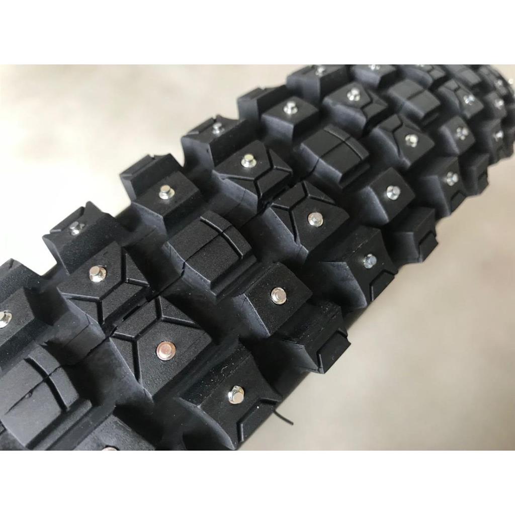 Benno Boost Studded Snow Tire ‐ 24" x2.5" 286 studs, Black