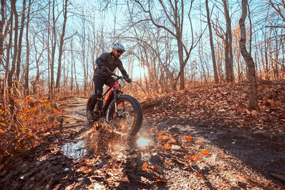 Rider on the iGO Outland Torngat RS on a muddy autumn trail
